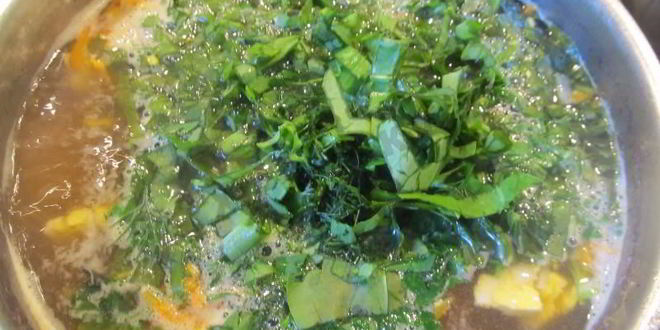 Рецепт зеленого борща с крапивой, щавелем и яйцом