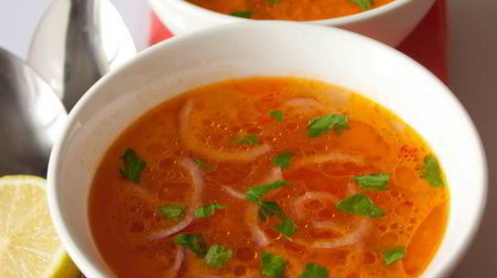 Как приготовить бульон из индейки с помидорами и острым перцем