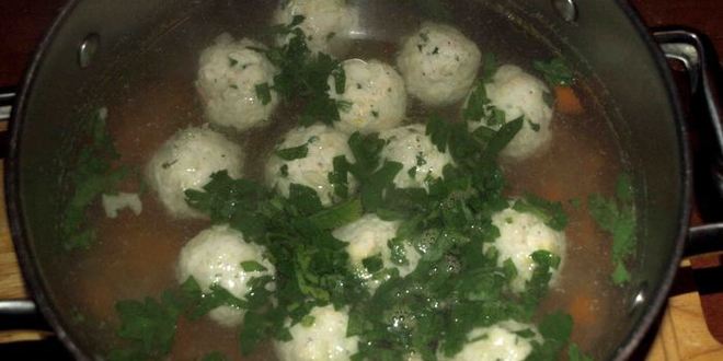 Рецепт куриного бульона с фрикадельками из индейки