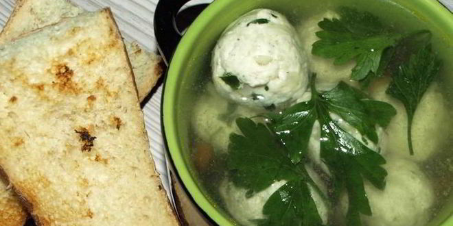 Рецепт куриного бульона с фрикадельками из индейки