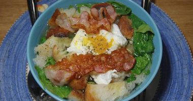 Рецепт Куриного бульона с яйцом и беконом