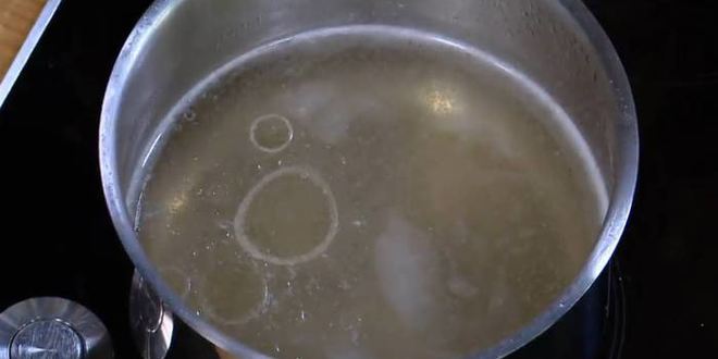 Рецепт куриного бульона с яйцом и беконом