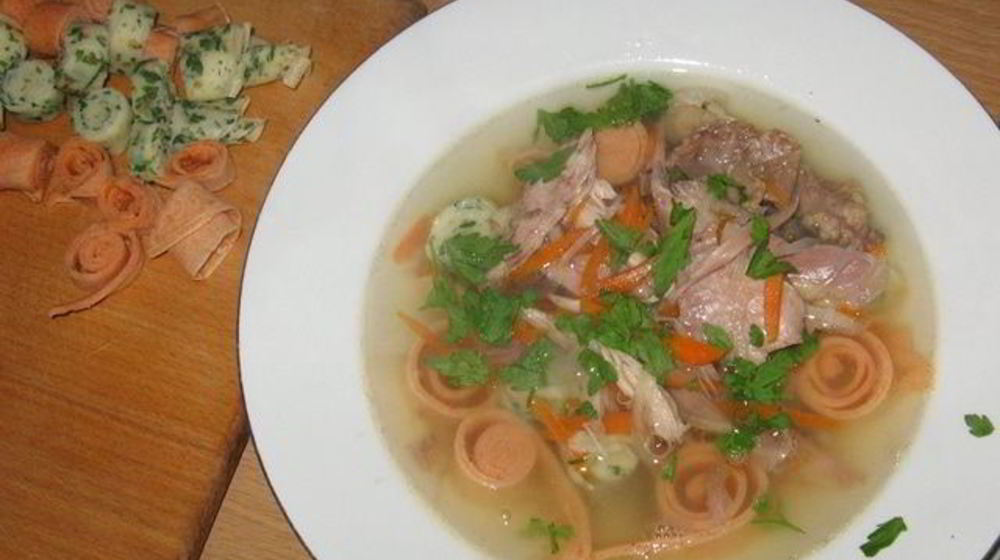 Как приготовить суп панадель — бульон с блинчиками