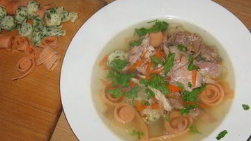 Рецепт Супа Панадель — бульона с блинчиками