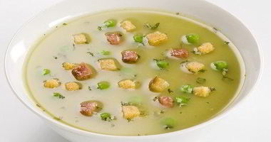 Рецепт Горохового супа с беконом и сухариками