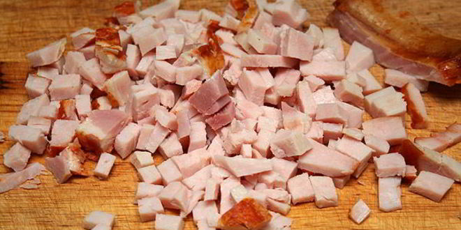 Рецепт горохового супа с копченостями и гренками