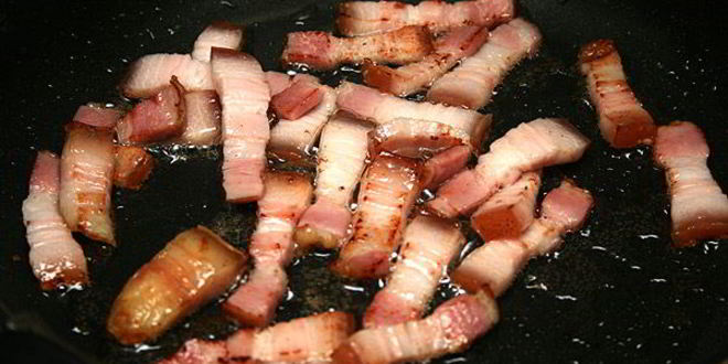 Рецепт горохового супа с копченостями и гренками