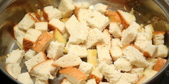 Рецепт горохового супа с копченостями и гренками