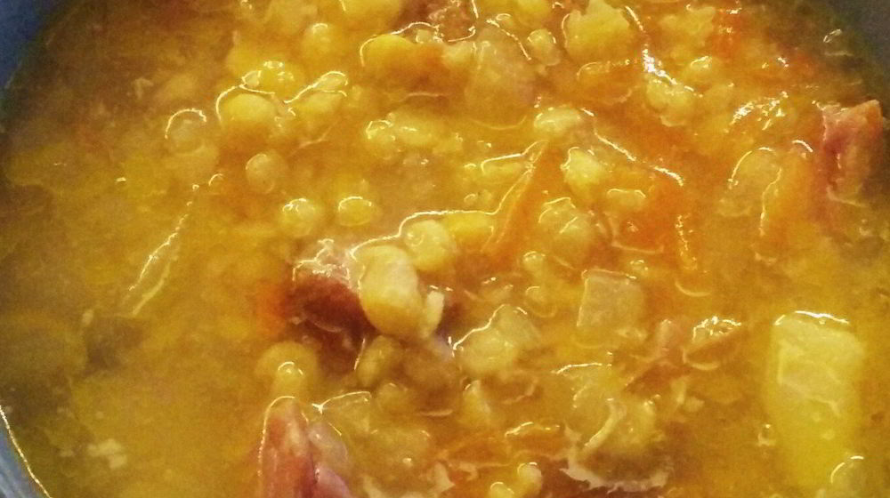 Как приготовить гороховый суп с копчеными ребрами