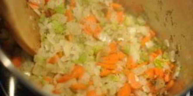 Рецепт простого горохового супа с копченостями