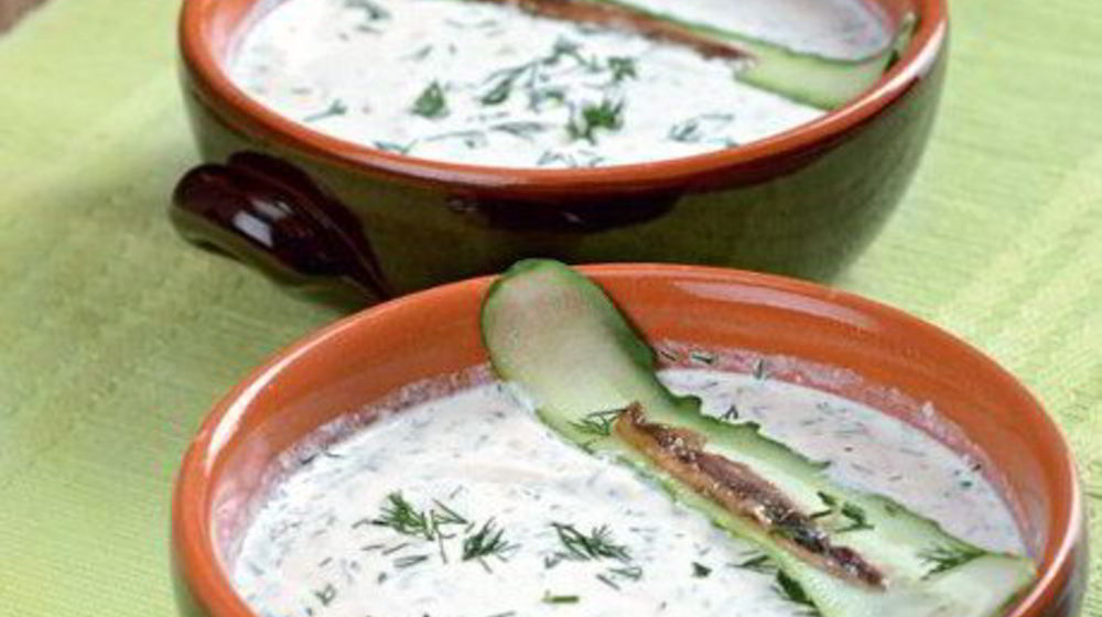 Как приготовить холодный пикантный суп с йогуртом