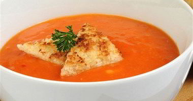 Рецепт Холодного супа из красных перцев с базиликом и крутонами
