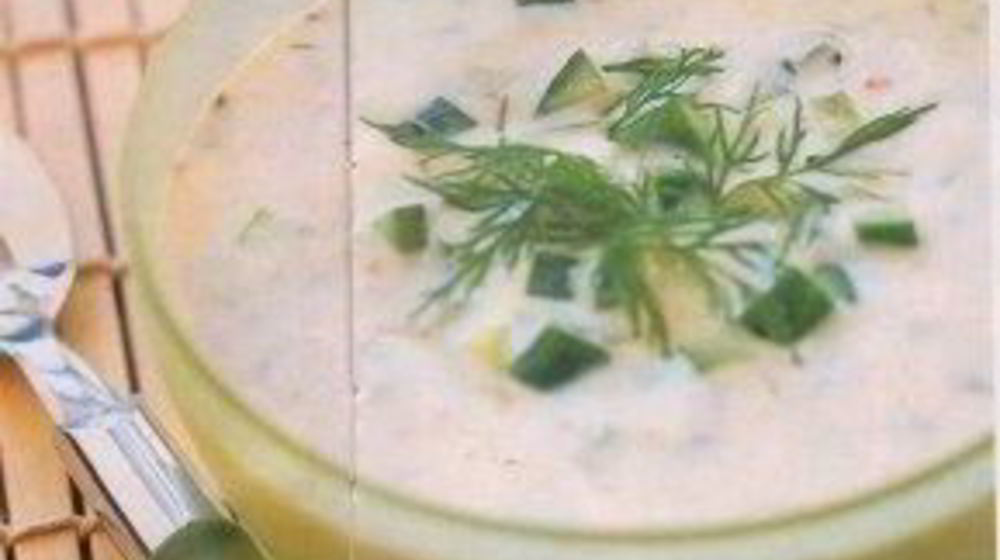 Как приготовить молочный суп с йогуртом, огурцом и укропом