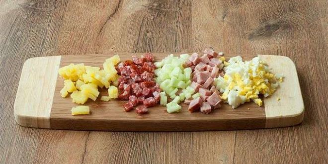 Рецепт окрошки на сметане и минеральной воде