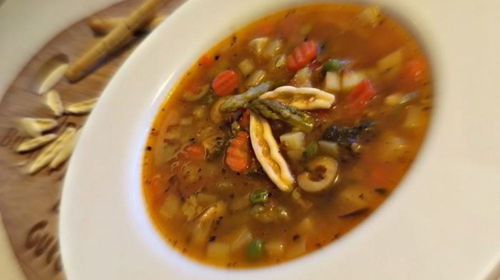 Как приготовить минестроне со спаржей и артишоками