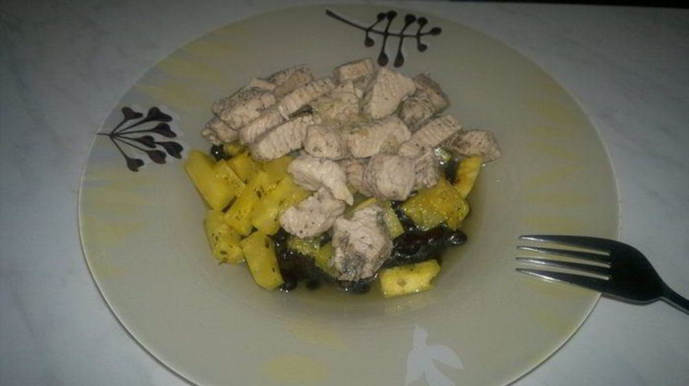 Как приготовить бобовую похлебку с индейкой, ананасом и сельдереем