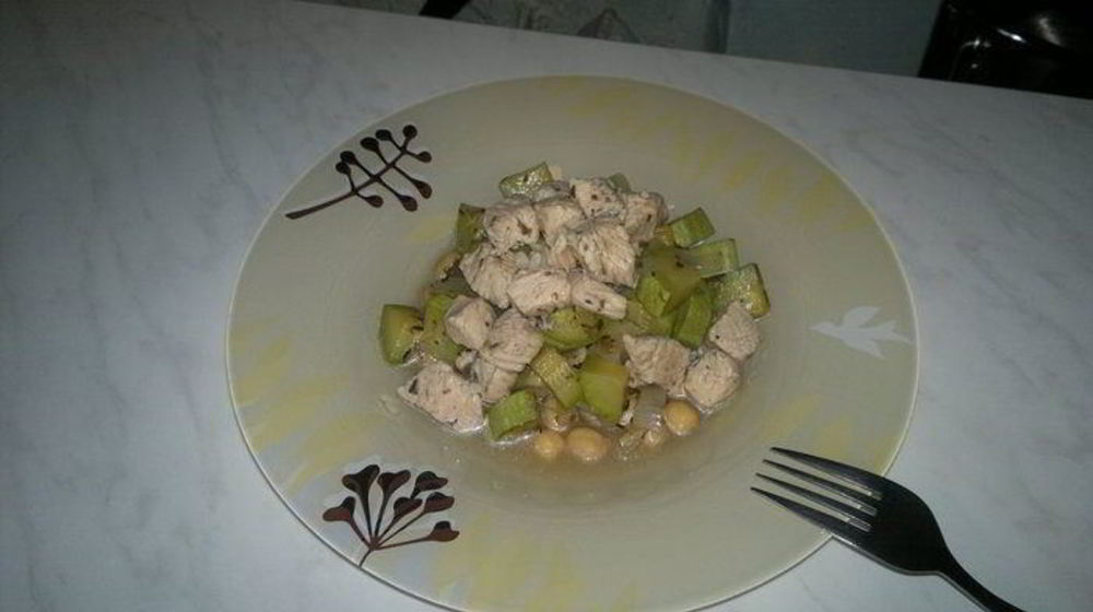 Как приготовить нутовую похлебку с чесночным бульоном из индейки и кабачком