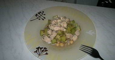 Рецепт Нутовой похлебки с чесночным бульоном из индейки и кабачком