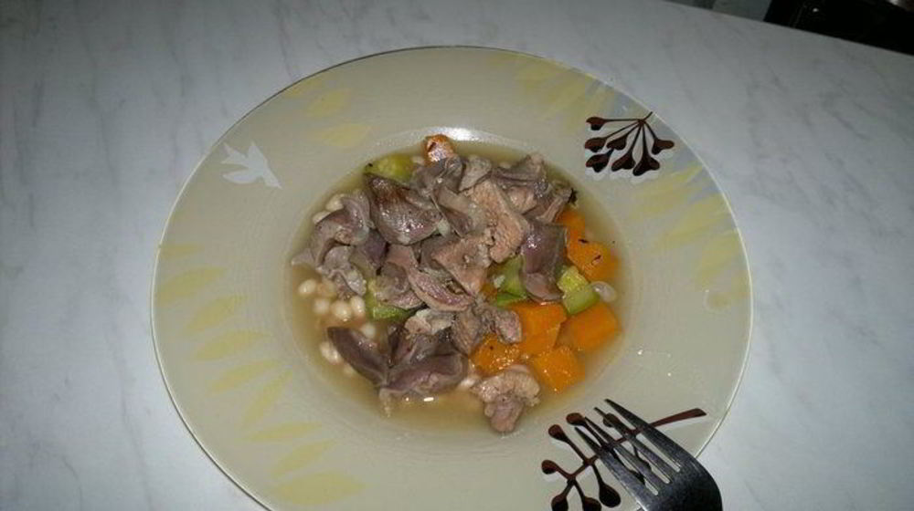 Как приготовить похлебку с индюшачьими желудочками, бедром и овощами