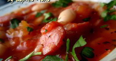 Рецепт Томатной похлебки с копчеными колбасками и фасолью