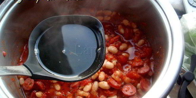 Рецепт томатной похлебки с копчеными колбасками и фасолью