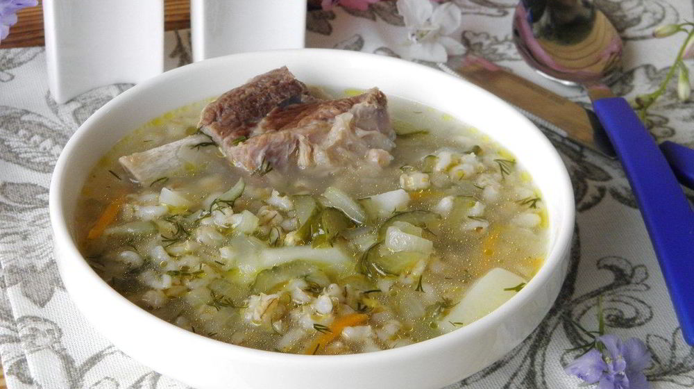 Как приготовить рассольник с перловкой и солеными огурцами