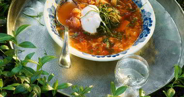 Рецепт Щей из молодой капусты с побегами чеснока