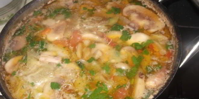 Рецепт щей на курином бульоне с шампиньонами