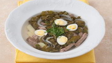 Рецепт Щей щавелевых с говядиной и перепелиными яйцами