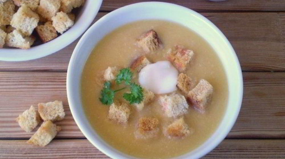 Как приготовить гороховый суп-пюре с гренками