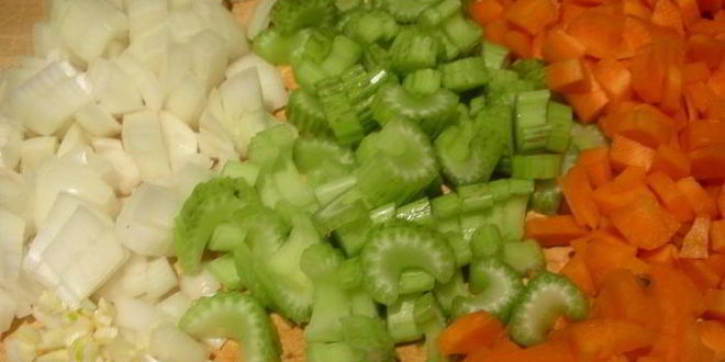 Рецепт нежного крема-супа из каштанов с красным вином и пюре из сельдерея