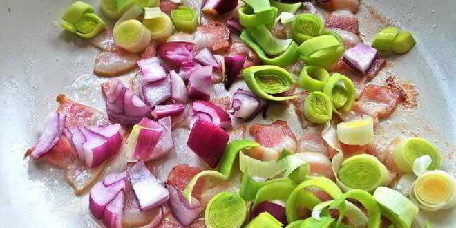 Рецепт супа-пюре картофельного с горошком и беконом