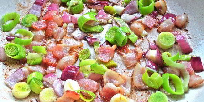 Рецепт супа-пюре картофельного с горошком и беконом