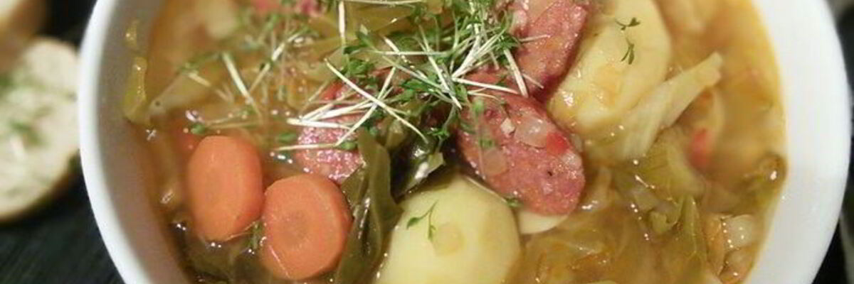 Рецепт Супа с копчеными колбасками и зеленой капустой