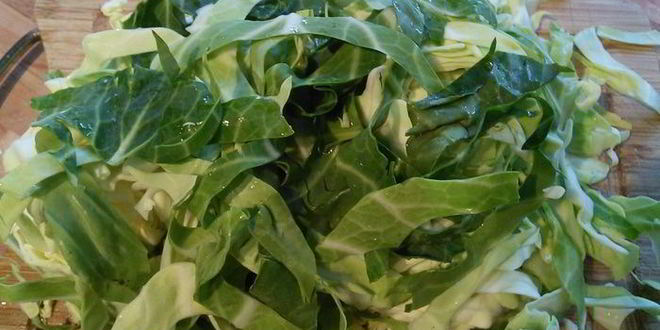 Рецепт супа с копчеными колбасками и зеленой капустой