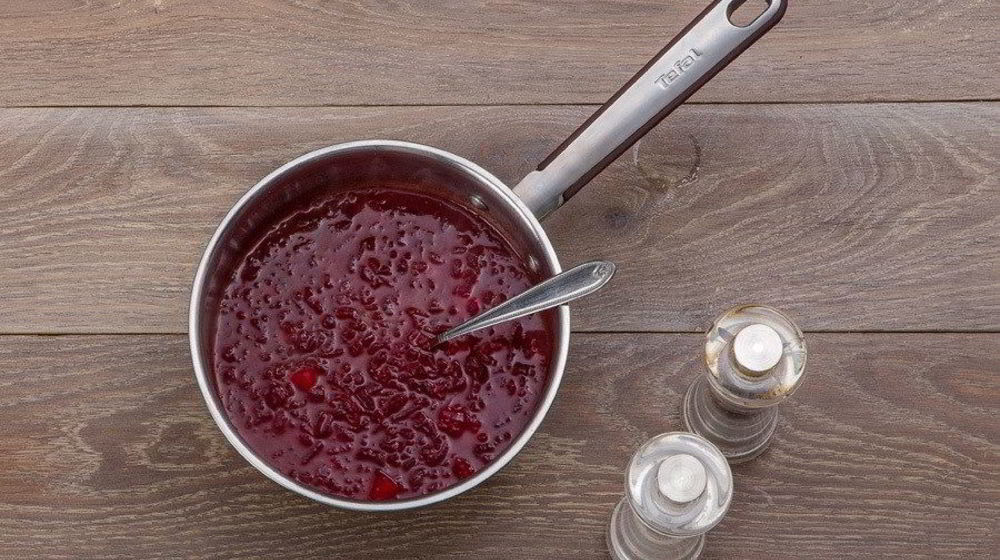 Как приготовить горячий свекольник со сметаной