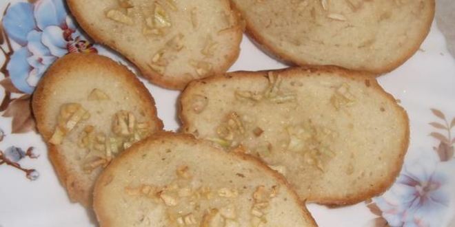 Рецепт сырно-лукового суп с чесночными гренками