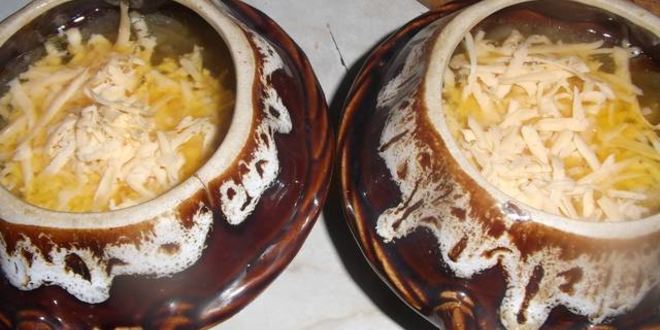 Рецепт сырно-лукового суп с чесночными гренками