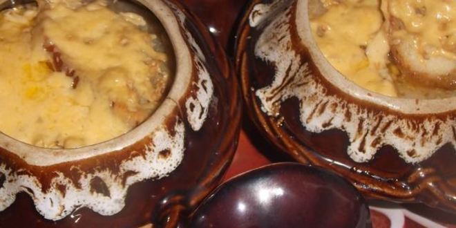 Рецепт сырно-лукового суп с чесночными гренками