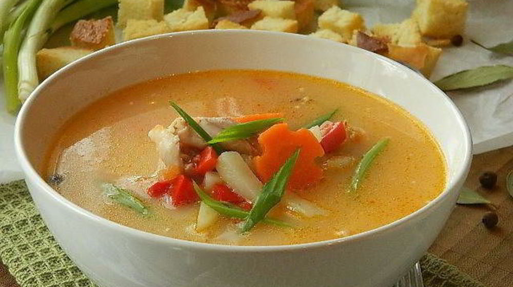 Как приготовить сырно-томатный суп на курином бульоне