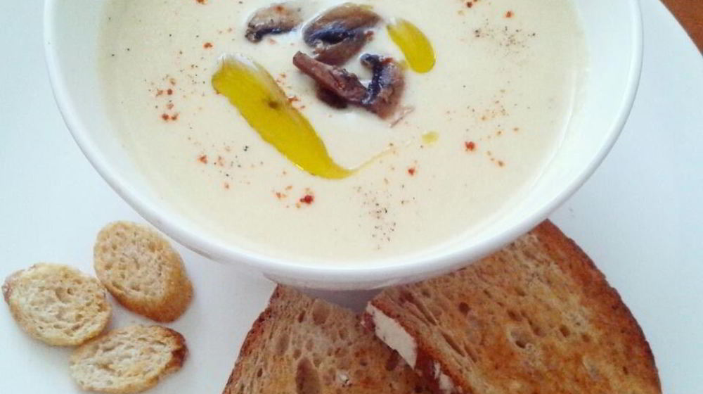 Как приготовить сырный крем-суп с гренками