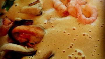 Рецепт Сырного крема-супа с морепродуктами на рыбном бульоне