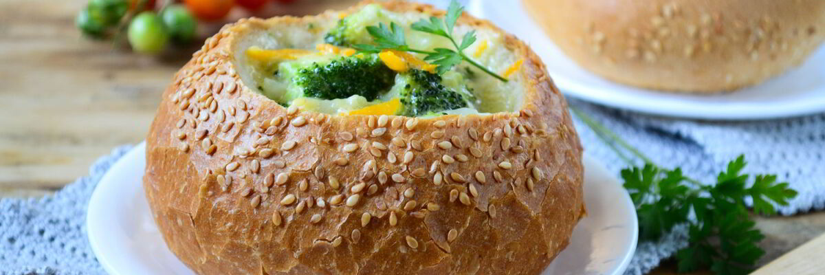 Рецепт Сырного супа с брокколи в булочках