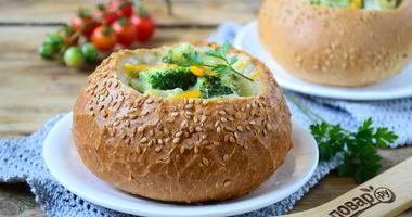 Рецепт Сырного супа с брокколи в булочках