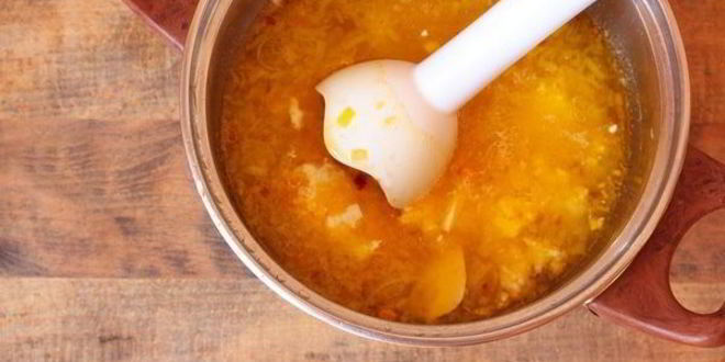 Рецепт сырного супа с хрустящими морковными отрубями