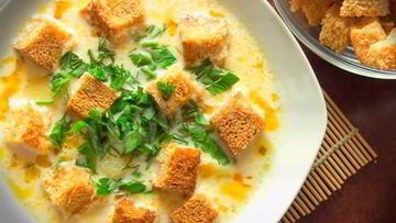 Рецепт Сырного супа с курицей и сухариками