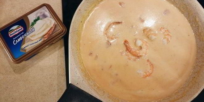 Рецепт сырного супа с томатами и креветками