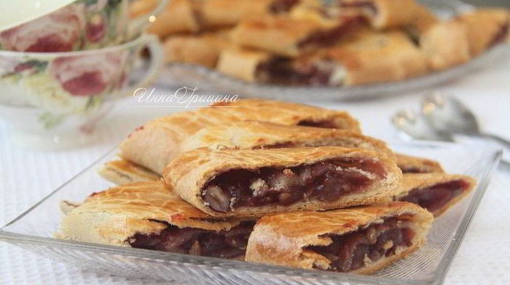 Как приготовить бабушкины рулетики с клубникой и лукумом