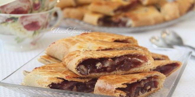 Рецепт бабушкиных рулетиков с клубникой и лукумом
