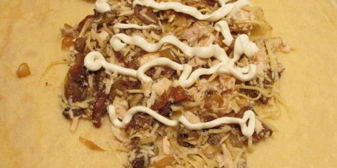 Рецепт блинов с курицей, грибами и сыром